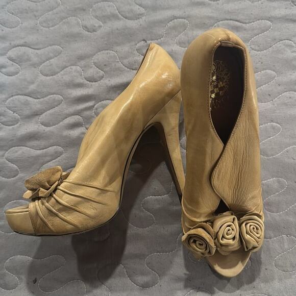 Vince Camuto Tan Leather Open-Toe Heels with Rose Detail - Picture 3 of 4